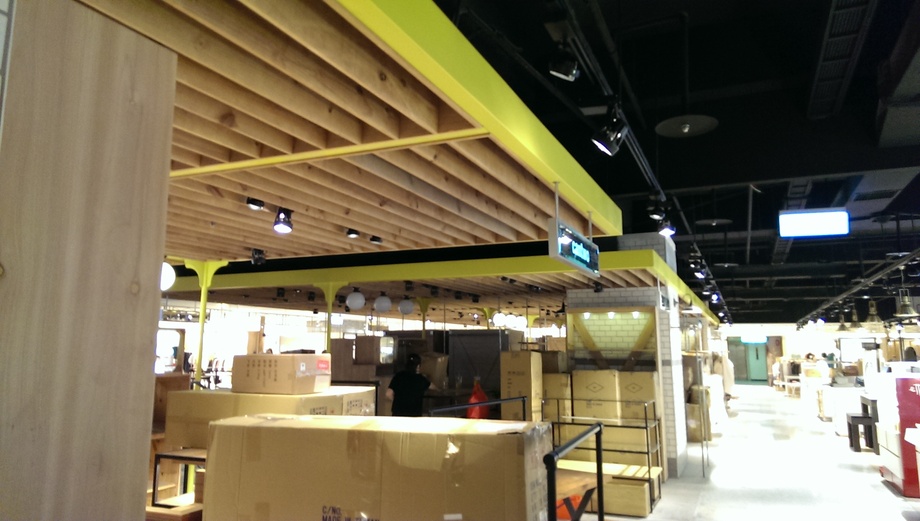 商場專櫃油漆噴漆(新光三越),新北市油漆工程,板橋油漆工程,台北油漆工程,兩把刷子油漆工程,台北油漆工程1